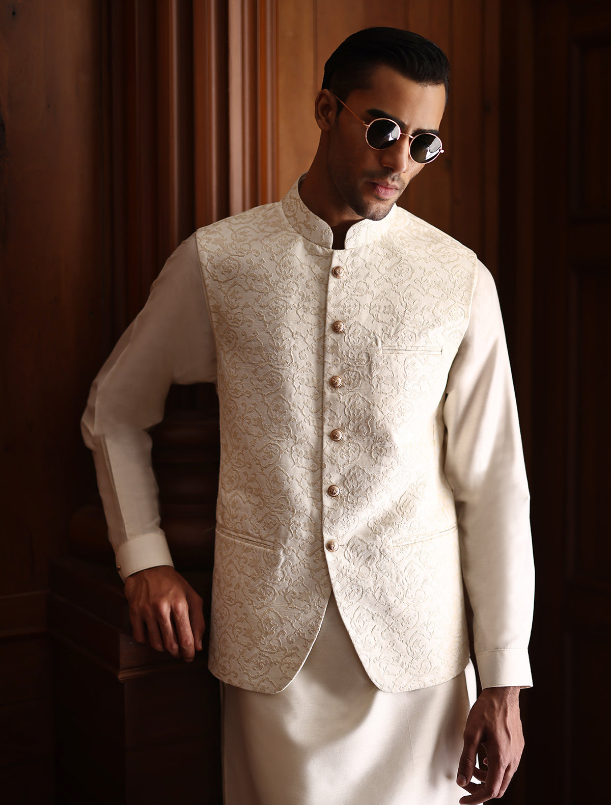 CREAM EMBROIDERED WAISTCOAT Ismail Farid CREAM EMBROIDERED WAISTCOAT Ismail Farid