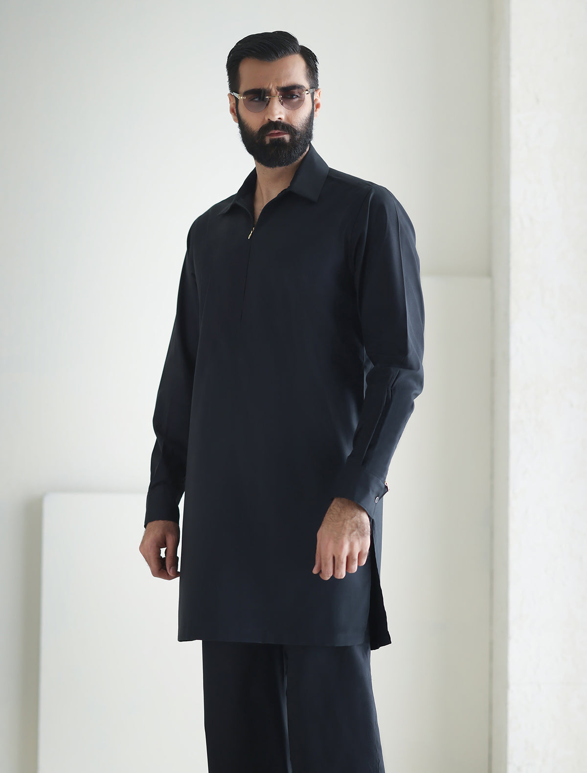 BLACK DESIGNER KURTA WITH FARSHI PAJAMA – Ismail Farid Pakistan