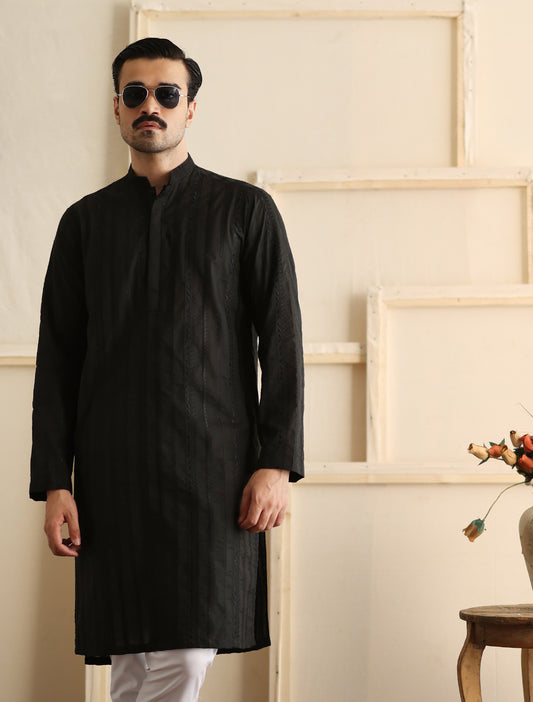 BLACK EMBROIDERED KURTA