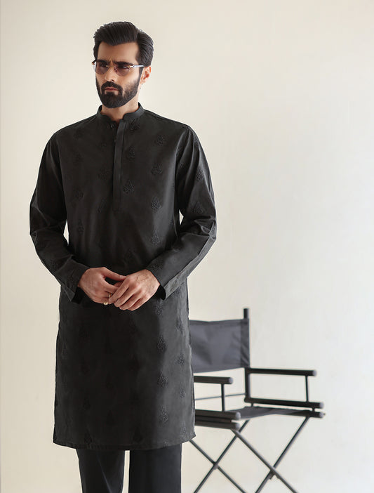 BLACK EMBROIDERED KURTA