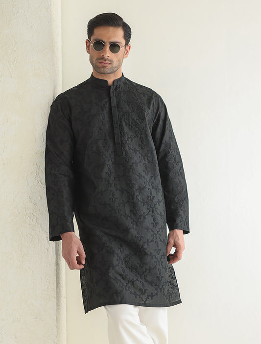 BLACK EMBROIDERED KURTA