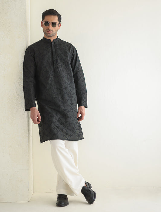 BLACK EMBROIDERED KURTA