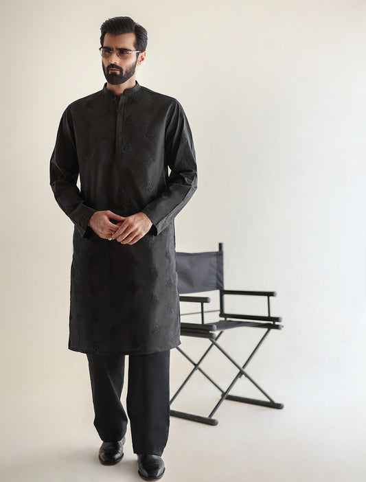 BLACK EMBROIDERED KURTA