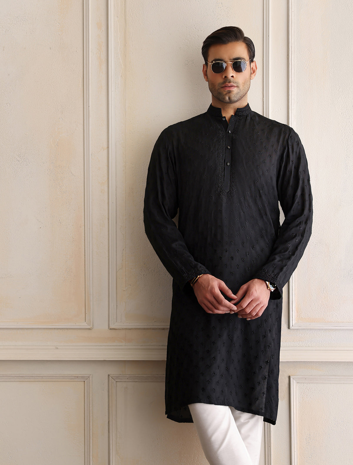 BLACK EMBROIDERED KURTA