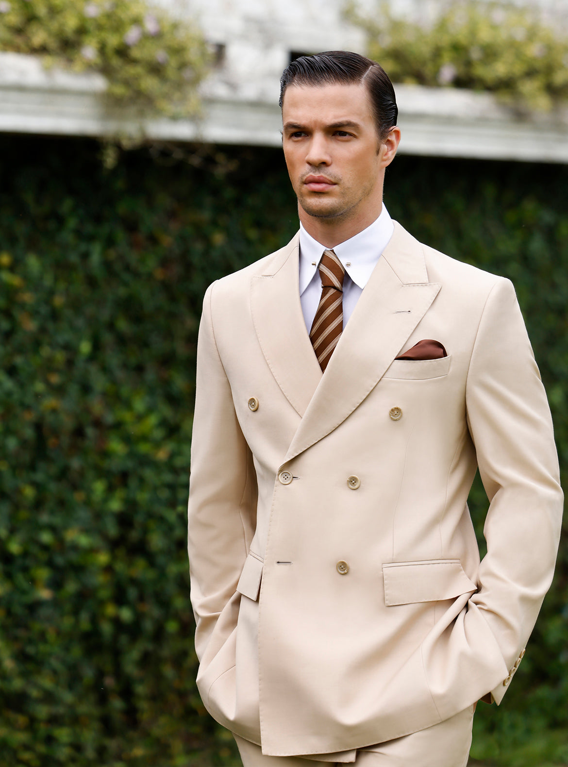 CREAM DOUBLE BREASTED SUIT