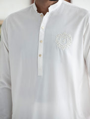 OFF-WHITE EMBROIDERED KURTA PAJAMA