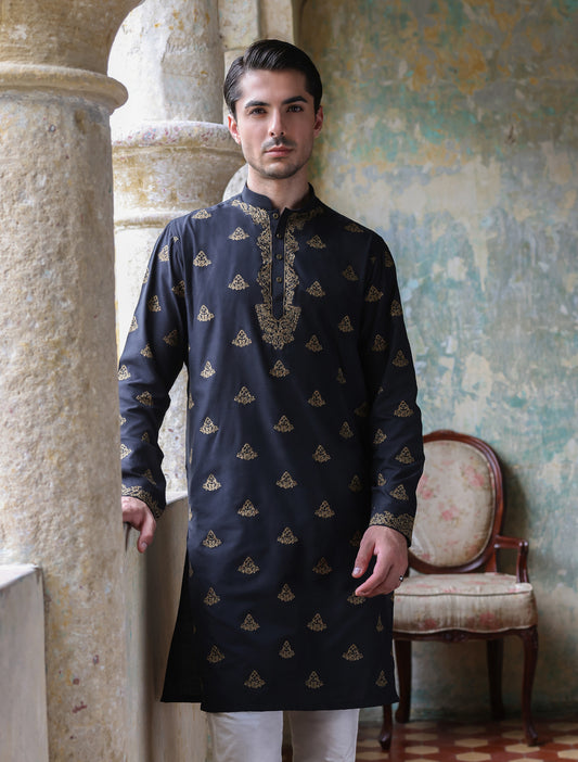 BLACK EMBROIDERED KURTA