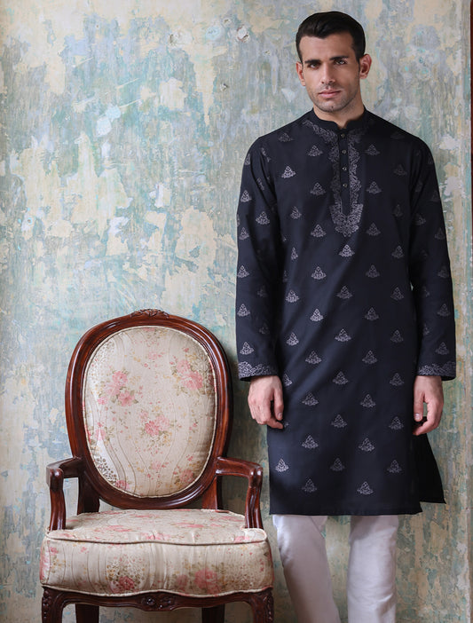 BLACK EMBROIDERED KURTA