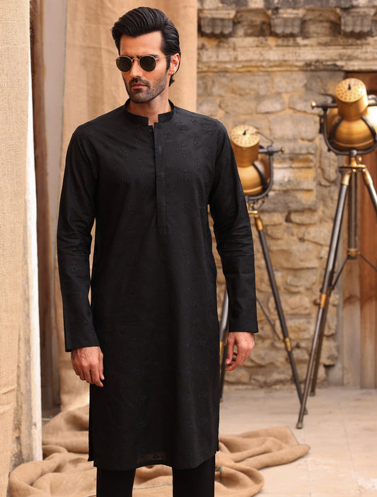 BLACK EMBROIDERED KURTA
