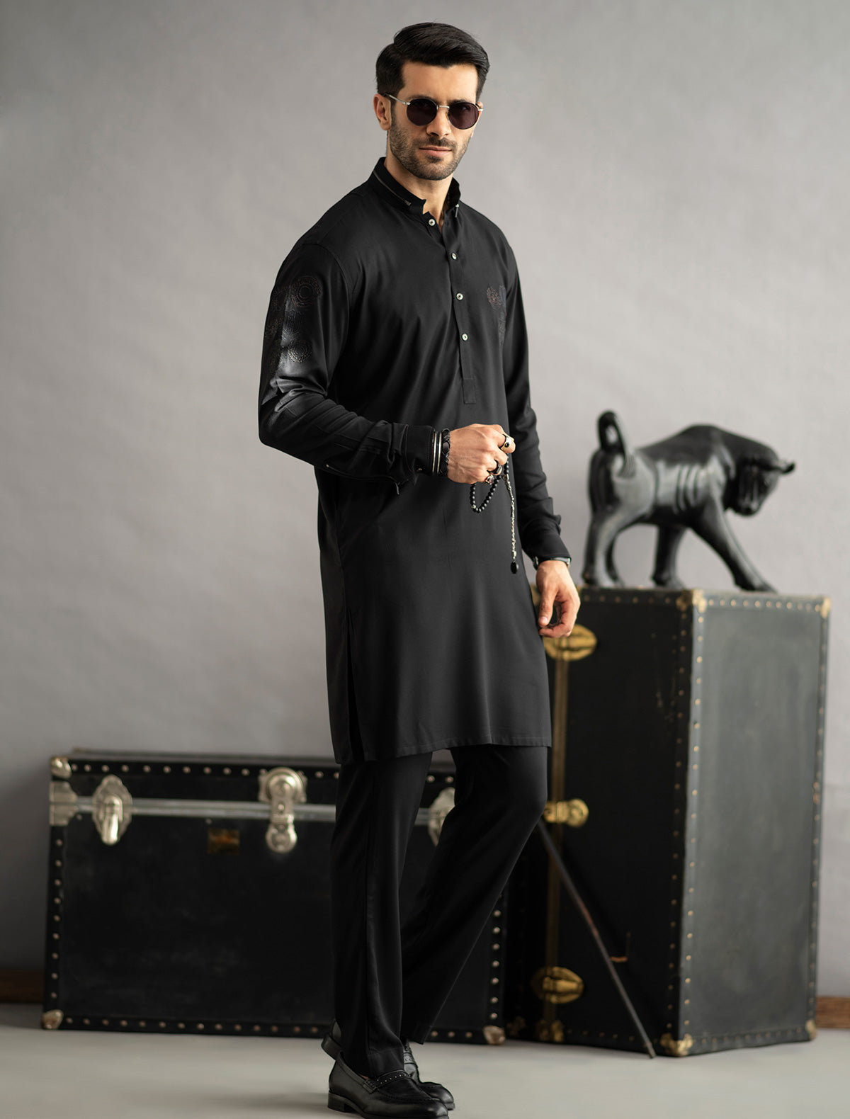 BLACK EMBROIDERED KAMEEZ SHALWAR