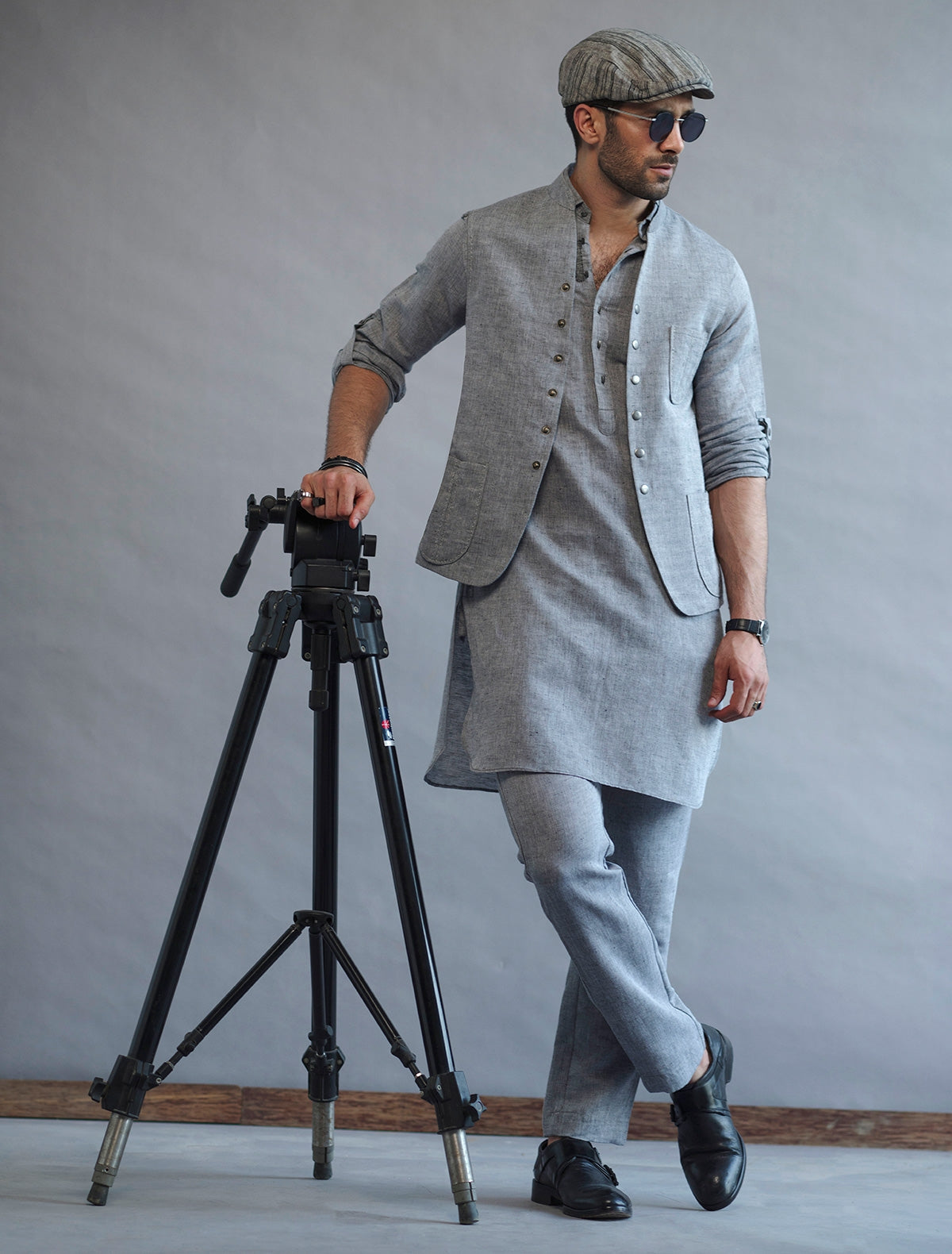 MEDIUM GREY-LINEN WAISTCOAT