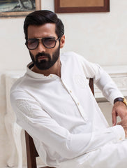 OFF-WHITE EMBROIDERED KURTA PAJAMA